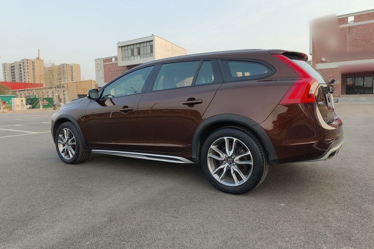 Used Volvo V60 2016 Cross Country T6 AWD
