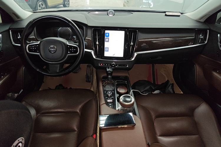 Used Volvo S90 2018 T4 Zhiyuan Edition
