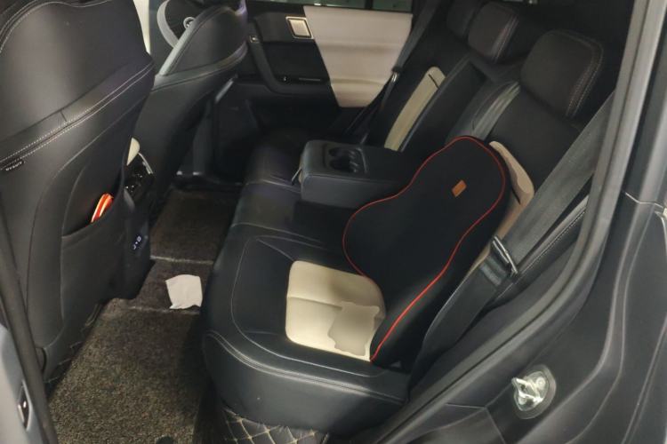 Used iCAR 03T 2024 520km Two-Wheel Drive Long-Range Version Left Rear Seat