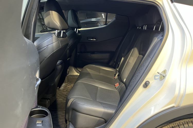 Used Toyota IZOA 2020 2.0L Yichi Version Interior 5