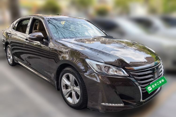 Used Toyota Crown 2015 2.0T Fashion Edition Front Right 45 Deg