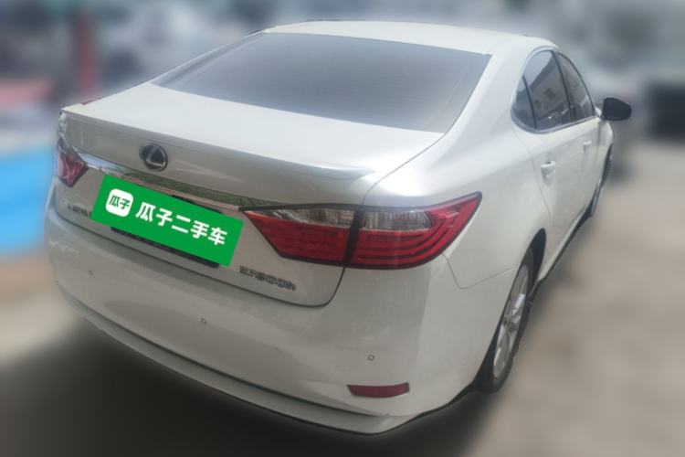 Used Lexus ES 2014 300h Elite Edition Rear Right 45 Deg