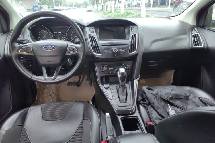 Used Ford Focus 2017 Sedan EcoBoost 180 Automatic Elite Model Center Console