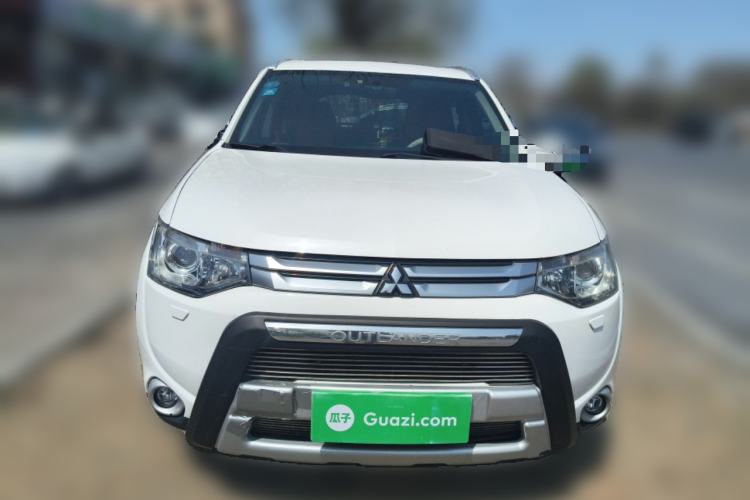 Used Mitsubishi Outlander 2014 2.4L 4x4 Deluxe Value Edition 5 Seats Front