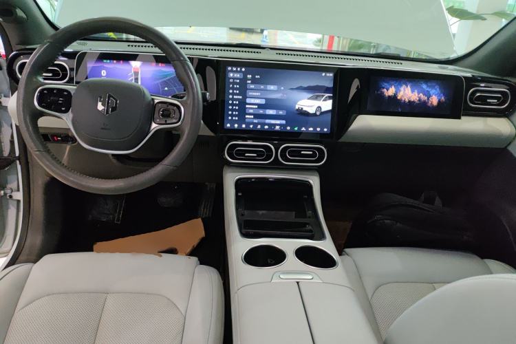 Used Leapmotor C01 2024 Range-Extended 316 Deluxe Edition Center Console