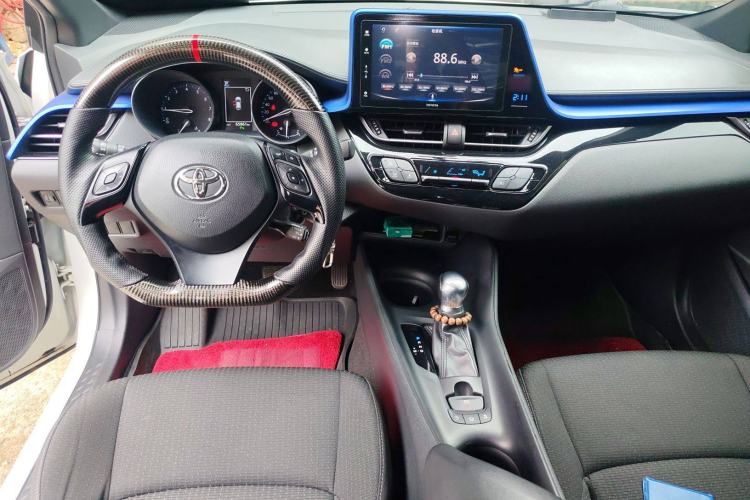 Used Toyota C-HR 2018 2.0L Elite Edition China V standard Center Console