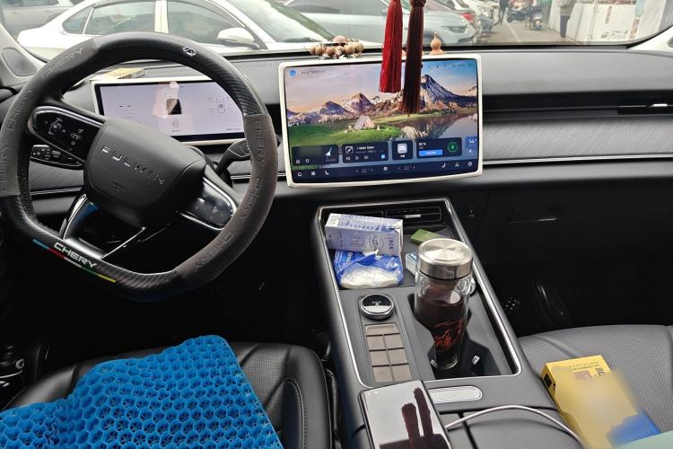 Used Chery Fengyun T9 2024 120 Long-Range Comfort Version 5 Seats Lithium Iron Phosphate Center Console