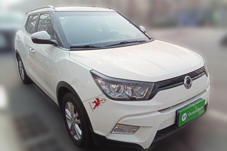 Used SsangYong Tivolan 2015 1.6L Automatic Two-Wheel Drive ZhiShang Edition Front Right 45 Deg