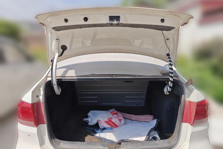 Used Volkswagen Santana 2015 1.6L Manual Fashion Edition Trunk