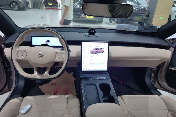 Used Nio ET5 2022 75 kWh Center Console