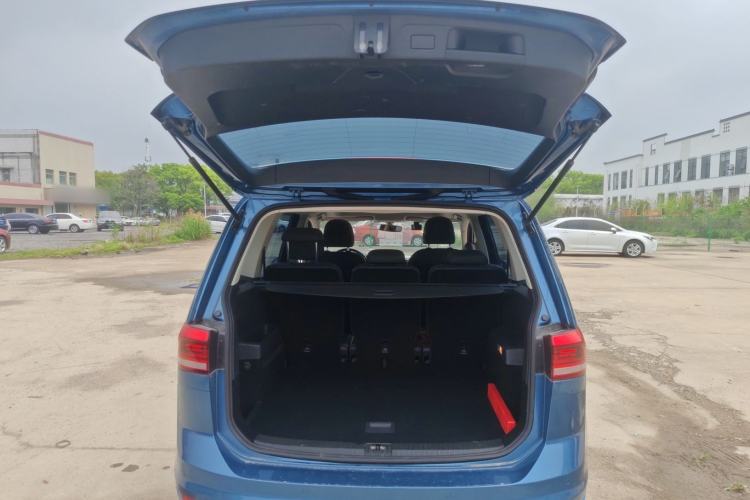 Used Volkswagen Touran 2016 Volkswagen Touran L 280TSI DSG Comfort Edition
