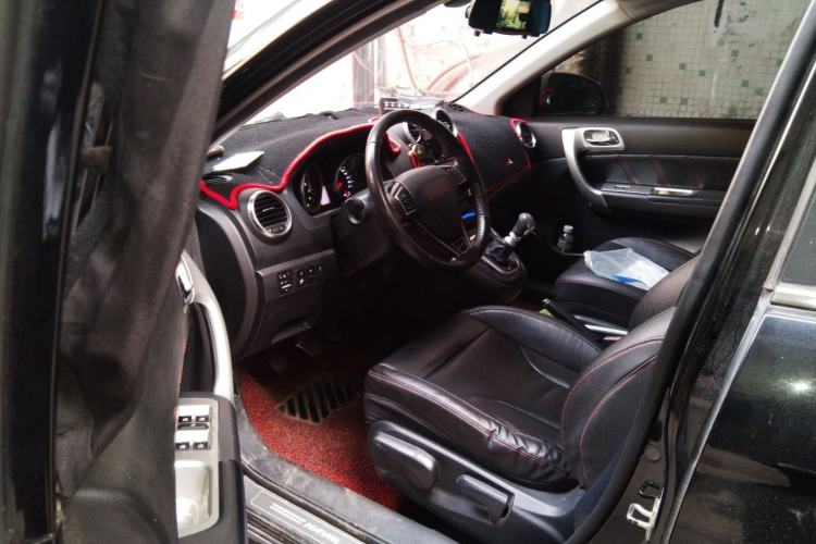 Used Haval H6 2013 Upgraded Model 1.5T Manual Two-Wheel Drive Urban Version
