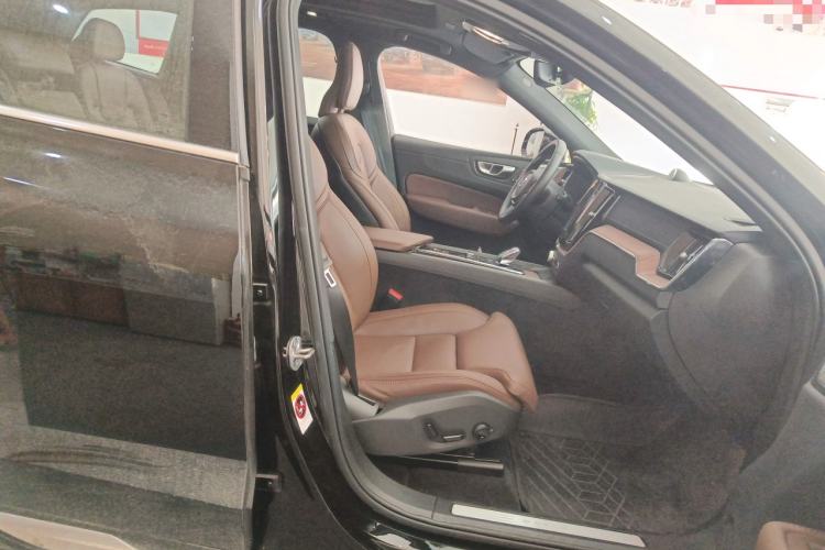 Used Volvo XC60 New Energy 2025 Plug-in Hybrid Long-Range All-Wheel Drive Smart Luxury Edition
