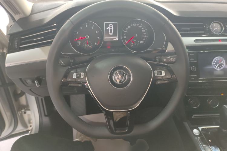 Used Volkswagen Magotan 2019 330TSI DSG Leading Edition China V Standard Steering Wheel