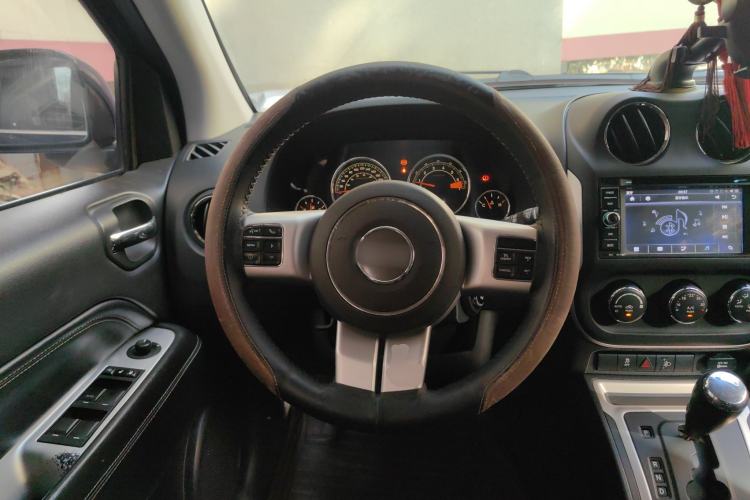 Used Jeep Compass 2014 Revised Version 2.4L Four-Wheel Drive Comfort Edition Steering Wheel