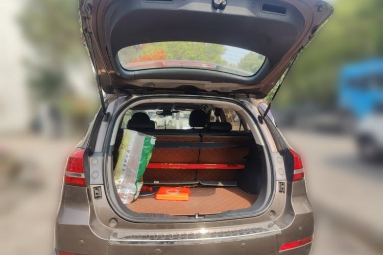 Used Haval H2 2016 Red-Label 1.5T Manual Two-Wheel Drive Luxury Model Trunk