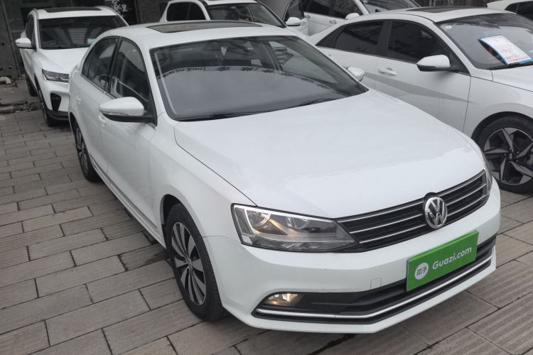 Used Volkswagen Sagitar 2017 230TSI Automatic Comfort Version
