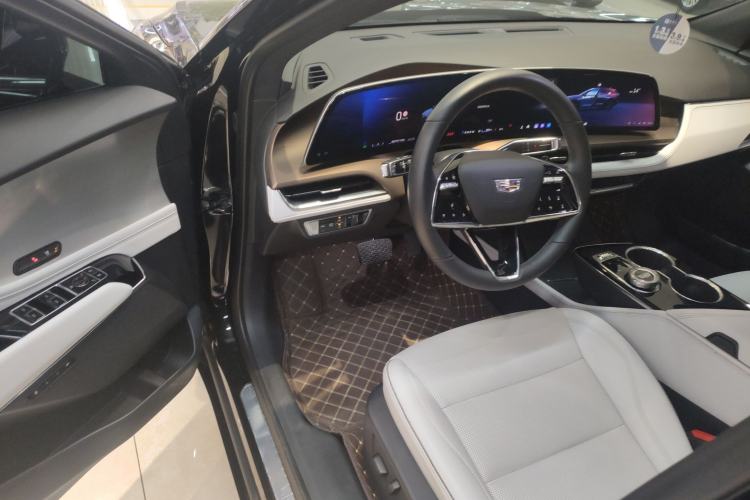 Used Cadillac GT4 2023 25T Luxury Model
