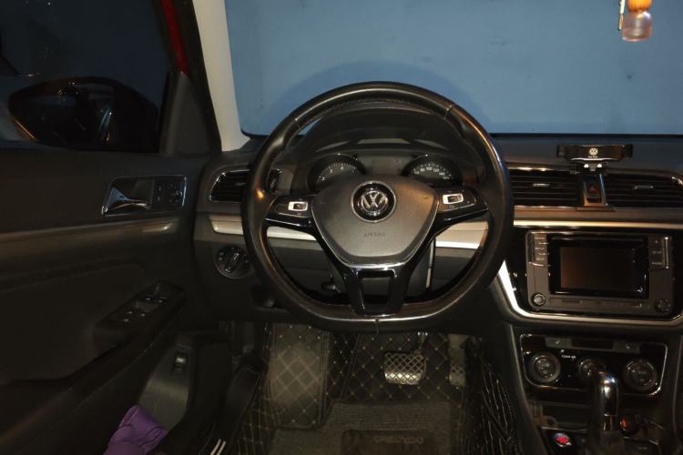 Used Volkswagen Lavida 2015 1.6L Automatic Luxury Edition Steering Wheel