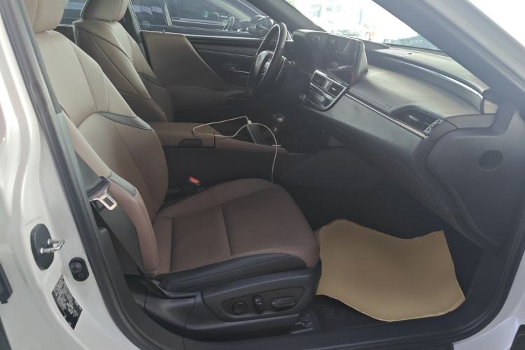 Used Lexus ES 2022 200 Excellence Edition
