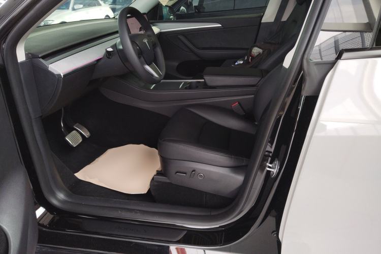 Used Tesla Model Y 2023 Rear-Wheel-Drive Version