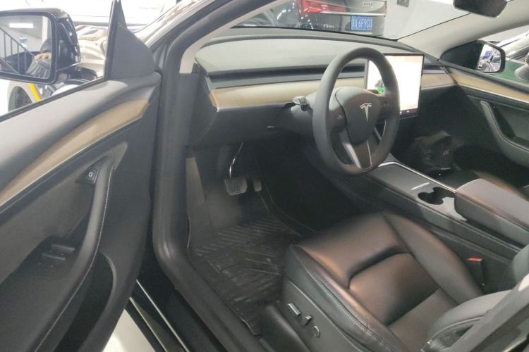 Used Tesla Model Y 2021 Long-Range All-Wheel-Drive Version
