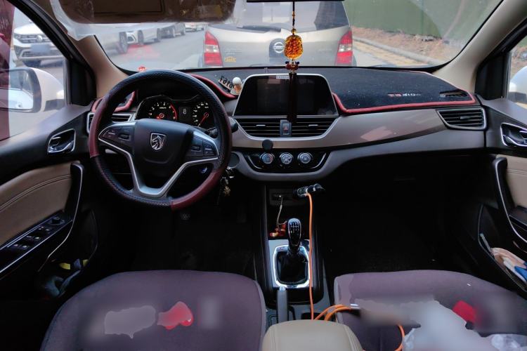 Used Baojun 310W 2017 1.5L Manual Fashion Model China V