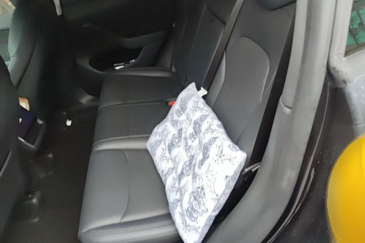 Used Tesla Model Y 2025 Long-Range All-Wheel-Drive Version
