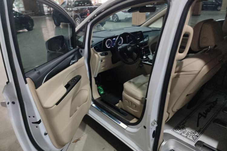 Used Buick GL8 2022 ES Landtrek 653T Luxury Edition Driver Seat