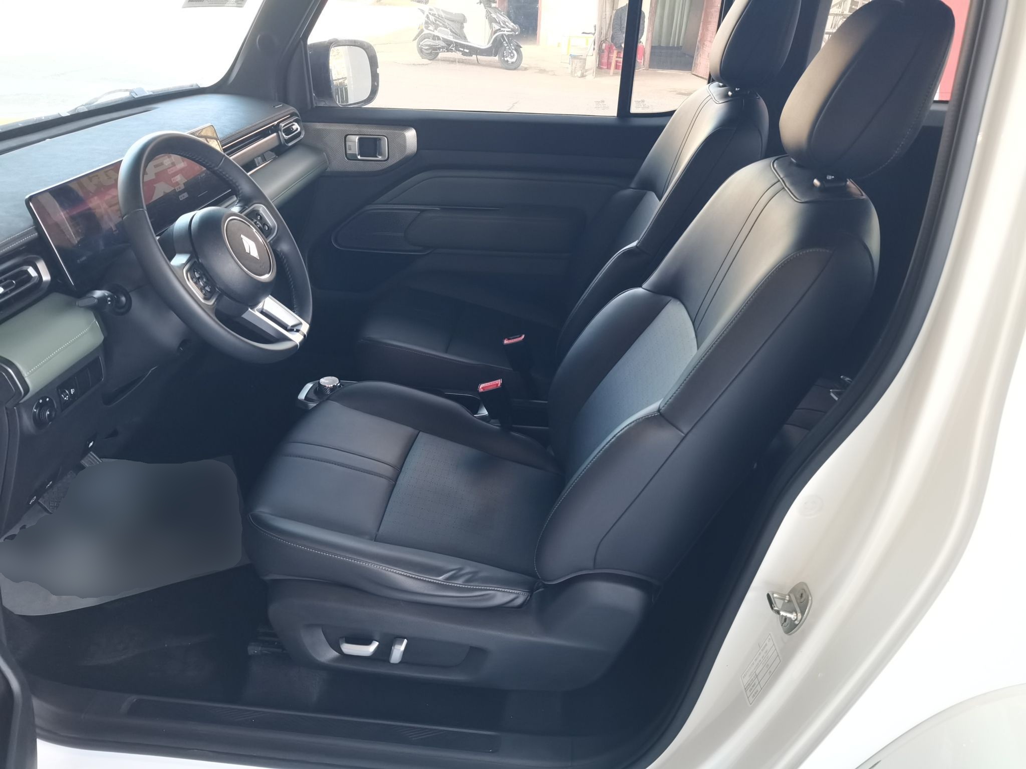 المقاعد الأمامية داخل السيارة