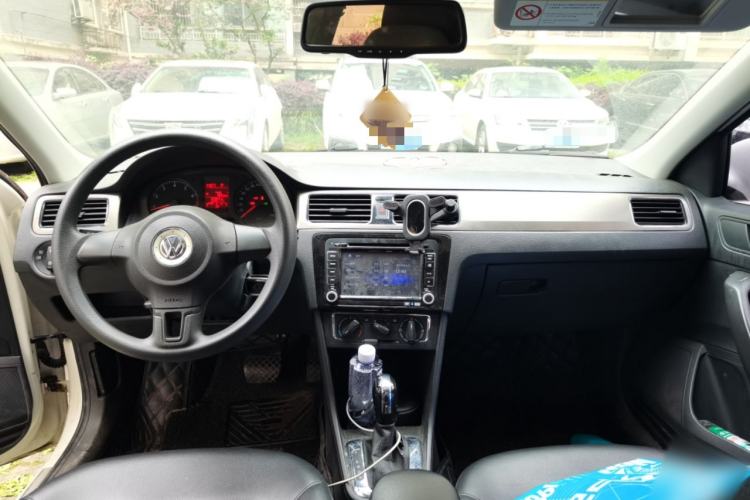 Used Volkswagen Santana 2015 1.6L Automatic Comfort Edition Center Console