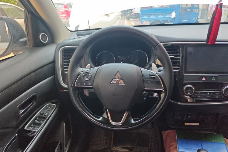 Used Mitsubishi Outlander 2019 2.4L 4x4 Zhi Xiang Edition 5 Seats China VI Standard
