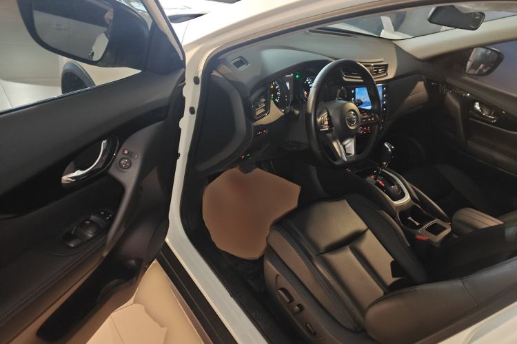 Used Nissan X-Trail 2023 Classic 2.0L Two-Wheel Drive Smart Connect Premium Edition