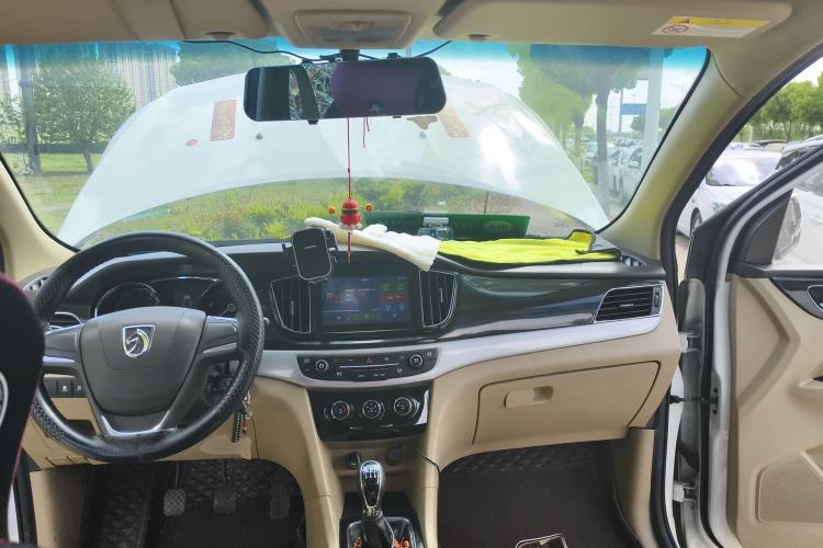 Used Baojun 730 2014 1.5L manual Comfort version 7 seats