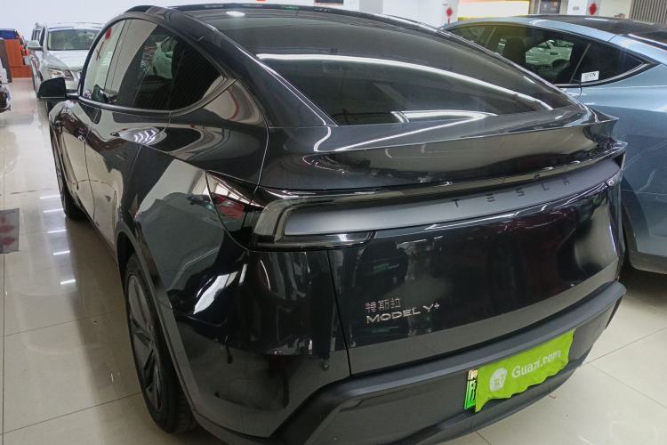 Used Tesla Model Y 2025 Long-Range All-Wheel-Drive Version
