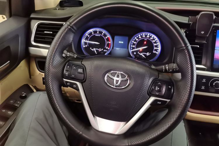 Used Toyota Highlander 2017 2.0T Two-Wheel Drive Elite Version 7 Seats