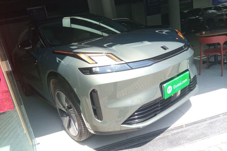 Used Lynk & Co 08 EM-P 2023 220km All-Wheel-Drive Performance Halo Front Right 45 Deg