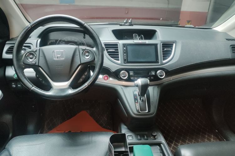 Used Honda CR-V 2015 2.4L two-wheel drive luxury version Center Console