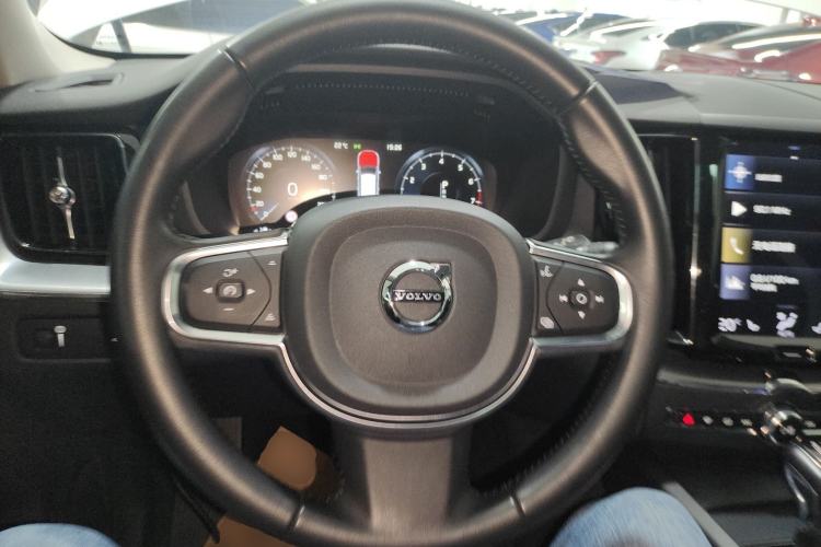 Used Volvo XC60 2019 T5 4x4 Smart Edition China V Standard Steering Wheel