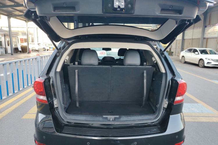 Used Dodge Journey 2016 2.4L Two-Wheel-Drive Touring Edition Trunk