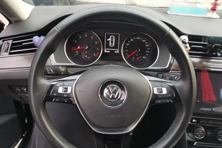 Used Volkswagen Magotan 2017 380TSI DSG Luxury Model Steering Wheel