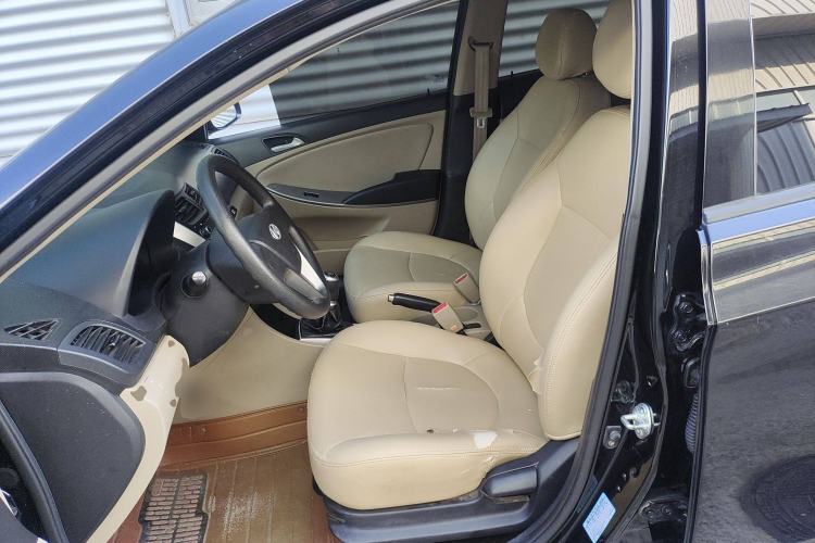 Used Hyundai Verna (older generation) 2014 1.4L Manual Smart GLS Trim
