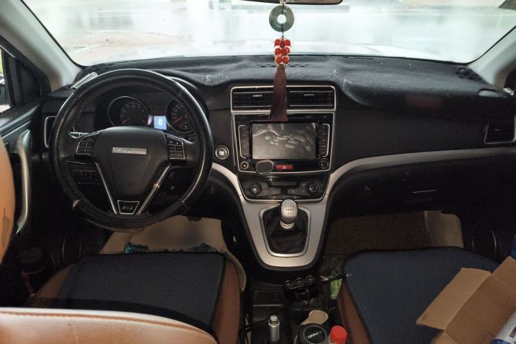 Used Haval M6 2017 1.5T Manual Two-Wheel Drive Elite Model Center Console