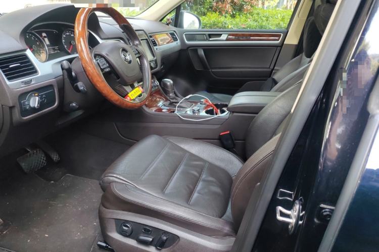 Used Volkswagen Touareg 2011 3.0 TSI High-End Version Left Front Seat