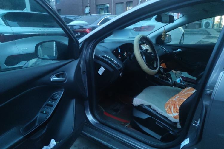 Used Ford Focus 2012 Sedan 1.6L Automatic Fashion Edition