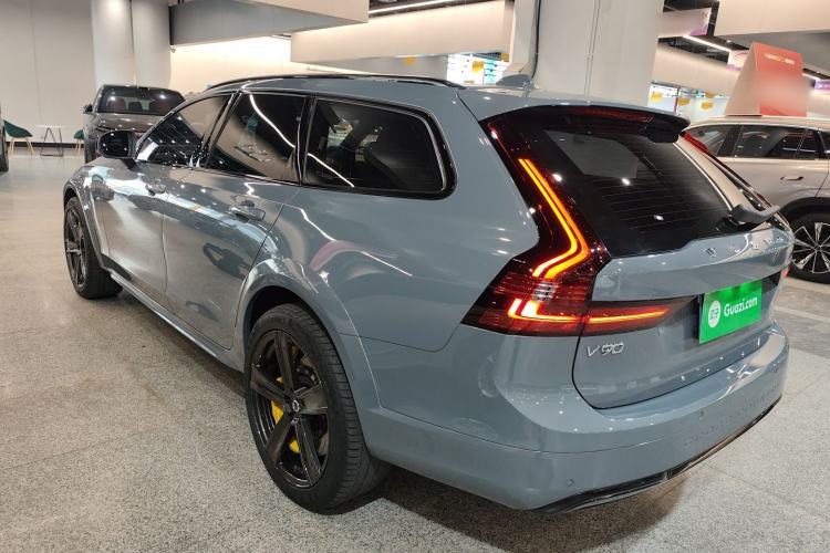 Used Volvo V90 2022 Cross Country B5 AWD Smart Range Edition
