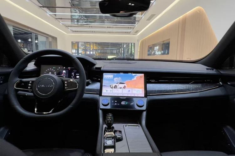 Used Lynk & Co 09 2021 2.0T Halo Six-Seater