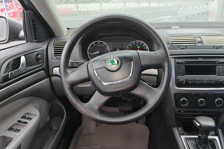 Used Skoda Octavia 2012 1.6L Automatic Yijie Edition Steering Wheel