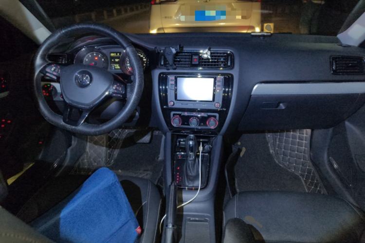 Used Volkswagen Sagitar 2017 230TSI Automatic Comfort Version
