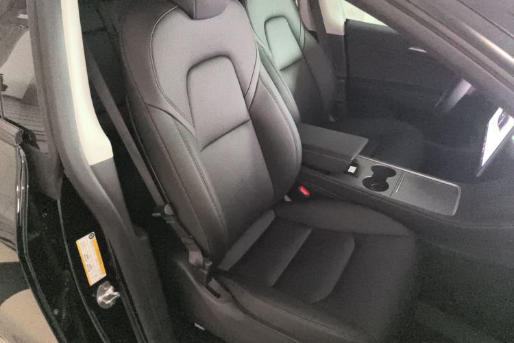 Used Tesla Model Y 2022 Long-Range All-Wheel-Drive Version
